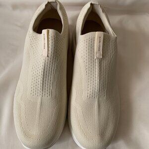 Easy Spirit Almond/White Fabric Sneaker Size 11 W